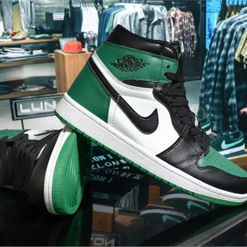 Nike Air Jordan 1 , green color negro