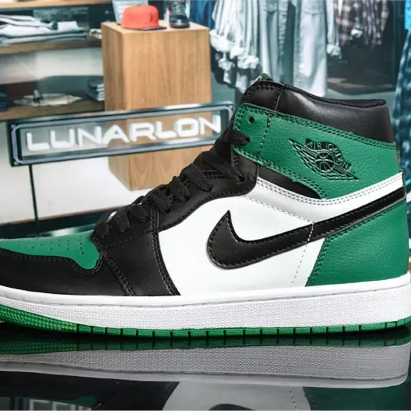 Nike Air Jordan 1 , green color negro